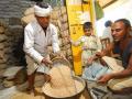 रेशन कार्ड धारकांसाठी महत्वाची बातमी, केंद्रानं नियम बदलला; ग्राहकांवर होणार मोठा परिणाम - Marathi News | Important news for ration card holders government cut wheat quota under pmgkay add more rice | Latest national News at Lokmat.com