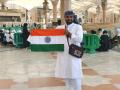 वाशिम जिल्ह्यातील मुस्लीम युवकाने मक्केत फडकवला तिरंगा - Marathi News | A Muslim youth from Washim district hoisted the tricolor in Makkah | Latest vashim News at Lokmat.com