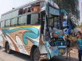 चारोटी टोल नाक्याजवळ बस आणि कंटेनरमध्ये अपघात, 15 जखमी - Marathi News | Accident in bus and container near Charoti toll naka, 15 injured | Latest vasai-virar News at Lokmat.com