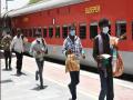 Lockdown: रेल्वेचा पुन्हा अनागोंदी कारभार; ३० तासांच्या प्रवासाला लागले तब्बल ४ दिवस, मजूर हैराण - Marathi News | Lockdown: 30-hour journey took 4 days by Shramik Train, labor harassment pnm | Latest national News at Lokmat.com
