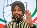 सिंघू सीमेवर काँग्रेसच्या खासदारावर प्राणघातक हल्ला; शेतकरी जनसंवादादरम्यान घडली घटना - Marathi News | Assassination of a Congress MP on the Singhu border; The incident took place during a farmer's public meeting | Latest politics News at Lokmat.com