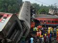 Odisha Train Accident : चमत्कार! वरून पडत होती बोगी अन् आईला सुचला एकमेव मार्ग; अशी वाचवली पोटची 3 मुलं - Marathi News | Odisha Train Accident while train accident the only way that mother could think and threw three kids out of train to save life | Latest national News at Lokmat.com