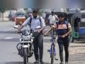 Bike Riding Tips: भररस्त्यात बाइकचं पेट्रोल संपलं तर? लगेच वापरा या खास ट्रिक, ढकलण्याची वेळ येणार नाही - Marathi News | Bike Riding Tips Two wheeler tips bike empty fuel how to take on petrol pump Use this trick immediately | Latest auto News at Lokmat.com