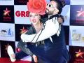 रणवीर सिंहचा पाय पकडून हे काय करू लागली राखी सावंत? पाहा Video - Marathi News | Bollywood actress Rakhi sawant holding Ranveer singh leg in front of camera in ita awards | Latest filmy News at Lokmat.com