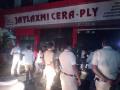 नवले पुलाजवळील शोरुमला आग; सुदैवाने कोणतीही जीवितहानी नाही  - Marathi News | Fire at showroom near Navale bridge in pune | Latest pune News at Lokmat.com