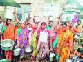 महापालिका आयुक्तांच्या घरातून पाणी भरून देण्याची मागणी   - Marathi News |  Demand for water supply from the house of Municipal Commissioner | Latest pimpri-chinchwad News at Lokmat.com