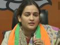 Aparna Yadav Joins BJP : मोठी बातमी! राष्ट्रधर्म सर्वोपरी म्हणत अपर्णा यादव भाजपत, अखिलेश आणि कुटुंबासंदर्भात केलं असं भाष्य - Marathi News | Uttar Pradesh Assembly Election 2022 : Aparna yadav joins bjp and comments over Akhilesh yadav, family and BJP | Latest national News at Lokmat.com
