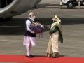 PM Modi Bangladesh Visit : PM मोदी बांगलादेशात पोहोचले, शेख हसीनांनी केलं स्वागत; गार्ड ऑफ ऑनरनेही करण्यात आलं सन्मानित - Marathi News | PM Modi Bangladesh Visit PM Sheikh Hasina welcomes PM Narendra Modi at Dhaka airport | Latest international News at Lokmat.com