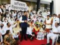 गोंधळातच वाजले अधिवेशनाचे सूप, विधानभवनाच्या पायऱ्यांवर अभिरूप विधानसभा  - Marathi News | Vidhan sabha adhiveshan End of assembly session in commotion | Latest maharashtra News at Lokmat.com