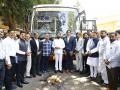 आता एसटी सुसाट धावणार गॅसवर; इंधन रूपांतरण वाहन प्रकल्पाचे मुख्यमंत्र्यांच्या हस्ते उद्घाटन - Marathi News | now st bus will run smoothly on gas inauguration of fuel conversion vehicle project by cm eknath shinde | Latest mumbai News at Lokmat.com