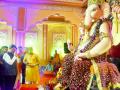 मुख्यमंत्री फडणवीस यांची विविध सार्वजनिक गणेशोत्सव मंडळांना भेट  - Marathi News | Chief Minister Fadnavis visits various Ganeshotsav mandals | Latest nagpur News at Lokmat.com