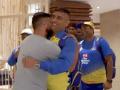 Video : धोनीला पाहताच गळ्यात पडला सुरेश रैना, मानेवर केलं Kiss - Marathi News | Video: Suresh Raina meet mahendrasingh dhoni, kiss on neck after greet in chennai csk MMG | Latest cricket News at Lokmat.com
