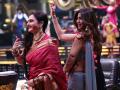अमिताभ बच्चन यांच्या ‘रंग बरसे’वर रेखाने लावले ठुुमके...पाहा फोटो!! - Marathi News | Amitabh Bachchan's 'Rang Barse' has written a picture of the thumke ... see photo !! | Latest filmy News at Lokmat.com