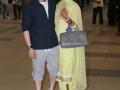 Neil Nitin mukesh with wife at the domestic airport - Marathi News | Neil Nitin mukesh with wife at the domestic airport | Latest filmy News at Lokmat.com