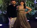 #Virushka Reception : ब्लू कोटमध्ये विराट, तर चोळी अन् लहंगामध्ये दिसली अनुष्का, पाहा फोटो! - Marathi News | #Virushka Reception: Anubhav in the blue quote, Ankaska appeared in a bodice and shirt, see photo! | Latest filmy News at Lokmat.com