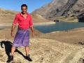 थंडगार पाण्यात उडी मारण्यास केले मजबूर; मग बॉबी देओलने धारण केला असा लूक! - Marathi News | Forced to jump in cold water; Then Bobby Deol has caught Luke! | Latest filmy News at Lokmat.com