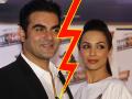 मलाइका अरोराने पोटगीपोटी अरबाज खानकडे मागितले १५ कोटी? - Marathi News | Malaika Arora asks Arbaaz Khan for 15 crores? | Latest filmy News at Lokmat.com