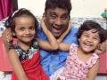 भाऊ कदमचं त्याच्या लेकींवरील प्रेम पाहून तुम्हीही म्हणाल भाऊ रॉक्स ! - Marathi News | Seeing the love of Bhau Kadam, his brother Rocks! | Latest filmy News at Lokmat.com