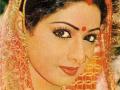 ​वधूप्रमाणे सजवले गेले आहे श्रीदेवी यांचे पार्थिव - Marathi News | Sridevi's body is decorated like a bride | Latest filmy News at Lokmat.com