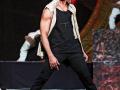 शाहिद कपूरने चक्क एलियनसोबत केला डान्स, पाहा व्हिडीओ! - Marathi News | Shahid Kapoor has done a lot of dance with the aliens, watch the video! | Latest filmy News at Lokmat.com