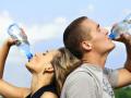 ​प्लास्टिकच्या बॉटलमध्ये पाणी पिणे धोक्याचे! - Marathi News | Dangers drinking water in a plastic bottle! | Latest health News at Lokmat.com