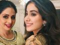 जान्हवी कपूरच्या लेटेस्ट फॅशन सेन्सनी केली निराशा! - Marathi News | Janhavi Kapoor's latest Fashion Saints did not disappoint! | Latest filmy News at Lokmat.com