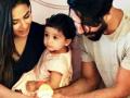 मम्मी-पप्पासोबत केक कापताना दिसली चिमुकली मीशा! - Marathi News | Misha! Seeing the cake! | Latest filmy News at Lokmat.com