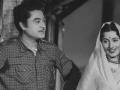 ​मधुबालासोबत लग्न करण्यासाठी किशोर कुमार बनले होते करीम अब्दुल - Marathi News | Kishore Kumar was made to marry Madhubala Karim Abdul | Latest filmy News at Lokmat.com