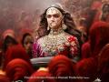 Padmaavat quick movie review: पहिल्या भागात सबकुछ रणवीर सिंग - Marathi News | Padmaavat quick movie review: Ranvir Singh in the first place | Latest filmy News at Lokmat.com