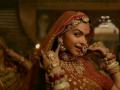 ​ ‘घूमर’ गाण्यात दीपिका पादुकोणची झाकलेली कंबर पाहून नेटक-यांना आले हसू !! - Marathi News | Seeing Deepika Padukone's waist to meet Ghumar in 'Ghoomar' | Latest filmy News at Lokmat.com