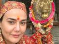 प्रिती झिंटाने ‘हा’ फोटो शेअर करीत दिल्या नवरात्रोत्सवाच्या शुभेच्छा! - Marathi News | Happy New Year, Preity Zinta shares 'This' photo! | Latest filmy News at Lokmat.com