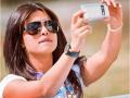 सेलिब्रिटी मंडळींचा सेल्फी मूड - Marathi News | Celebrity Congregation Selfie Mood | Latest filmy News at Lokmat.com