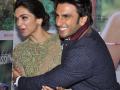 ​OMG! रणवीर-दीपिकाचेही ब्रेकअप?? वाचा, काय म्हणाली दीपिका? - Marathi News | OMG! Ranveer-Deepika's breakup ?? Read, what did Deepika say? | Latest filmy News at Lokmat.com