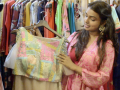 दिवाळीसाठी मयुरी देशमुखची फुलऑन शॉपिंग! - Marathi News | Mayawati Deshmukh fullown shopping for Diwali! | Latest filmy News at Lokmat.com