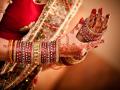 ​लग्नाच्या बांगड्या खरेदी करताना ‘ही’ काळजी घ्यावीच ! - Marathi News | When buying wedding bracelets, take care of this! | Latest beauty News at Lokmat.com