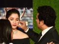 ...म्हणून सारा तेंडुलकरवर खिळल्या सर्वांच्या नजरा ! - Marathi News | ... so look at all the stars nailed to Tendulkar! | Latest filmy News at Lokmat.com