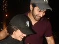 ​वरूण धवन बनला को-स्टारचा बॉडीगार्ड, तुम्हीही पाहा!! - Marathi News | Varun Dhawan became co-star's bodyguard, you see too !! | Latest filmy News at Lokmat.com