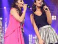 दोघी मैत्रिणी जेव्हा एकत्र गातात... - Marathi News | When both friends sing together ... | Latest filmy News at Lokmat.com