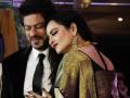 रेखा यांनी दिली किंग खानला जादू की झप्पी - Marathi News | Rekha gave the King Khan a magic zapee | Latest filmy News at Lokmat.com