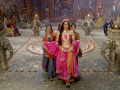 आरंभ या मालिकेच्या सेटला देण्यात आला आहे सोन्याचा मुलामा - Marathi News | The gold chain is given to the set of the series | Latest filmy News at Lokmat.com