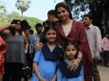 ऐश तिच्या छोट्या फॅनसह... - Marathi News | Ash with her little fan ... | Latest filmy News at Lokmat.com
