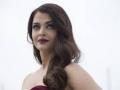 ​सलमानच्या आई-वडीलांसोबत ऐशने पाहिला ‘हाऊसफुल्ल ३’ - Marathi News | Ashly watched 'Housefull 3' with Salman's parents | Latest fashion News at Lokmat.com