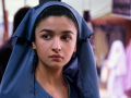 आलिया भट्टच्या वाढदिवसाला करण जोहरने दिले 'हे' खास गिफ्ट - Marathi News | Karan Johar gave a special gift to Alia Bhatt's birthday | Latest filmy News at Lokmat.com