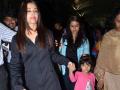 ​ऐश्वर्या रायला मुंबई विमानतळावर धक्काबुक्की, आई जखमी ! - Marathi News | Aishwarya Rai hurt at Mumbai airport, injures her! | Latest filmy News at Lokmat.com