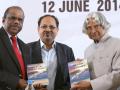 पुरस्कार परत करणे अयोग्य - Marathi News | Returning prizes are incorrect | Latest fashion News at Lokmat.com