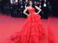 Cannes 2017 : ऐश्वर्या रायने तोडला रेड कार्पेटचा नियम! - Marathi News | Cannes 2017: Aishwarya Rai broke the red carpet rule! | Latest filmy News at Lokmat.com