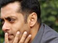 ​अशी गेली सलमान खानची निकालापूर्वीची रात्र! रात्रभर स्वीमिंग पूलाच्या काठावर राहिला बसून!! - Marathi News | Salman Khan's last night's exit! Staying on the edge of the swimming pool all night !! | Latest filmy News at Lokmat.com