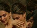 video : ​असे काय झाले की, शाहरूख खानसमोर हुमसून हुमसून रडू लागली दीपिका पादुकोण? - Marathi News | Video: What happened to Deepika Padukone in front of Shahrukh Khan? | Latest filmy News at Lokmat.com