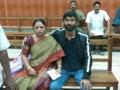 Dhanush parentage case : धनुष आईसोबत पोहोचला न्यायालयात - Marathi News | Dhanush parentage case: Dhanush arrives with his mother in court | Latest filmy News at Lokmat.com