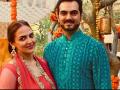 ईशा देओल म्हणते, लो चली मैं अपने देवर की बारात ले के, असे लावले दीराच्या लग्नात ठुमके - Marathi News | Isha Deol says, 'Take a walk, take my brother's wedding procession | Latest filmy News at Lokmat.com